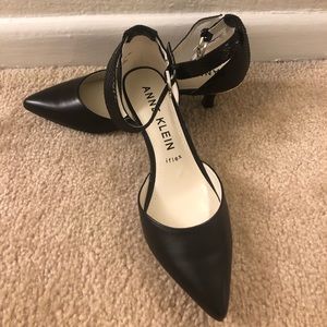 Black pointed-toe heels—NEW